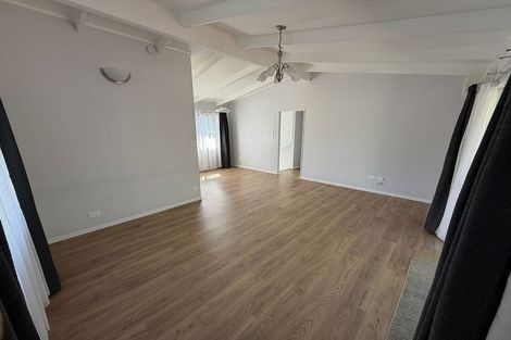 Photo of property in 5 Kearney Place, Massey, Auckland, 0614