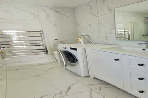 Photo of property in 90 Bond Crescent, Forrest Hill, Auckland, 0620