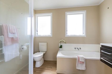 Photo of property in 20 Jane Grove, Paparangi, Wellington, 6037