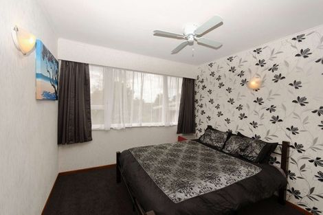 Photo of property in 35 Hartley Terrace, Massey, Auckland, 0614