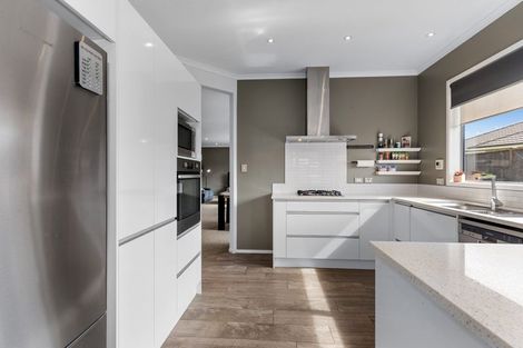Photo of property in 14 Malbec Place, Huapai, Kumeu, 0810