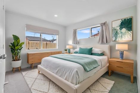 Photo of property in 8 Hagen Close, Golflands, Auckland, 2013
