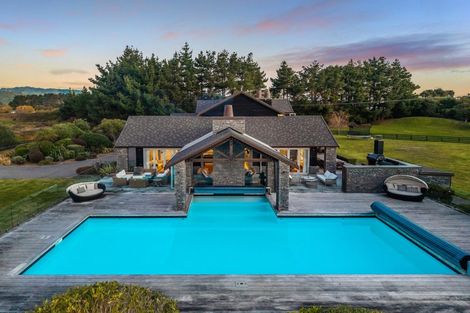 Photo of property in 2 Otaihanga Road, Paraparaumu Beach, Paraparaumu, 5032
