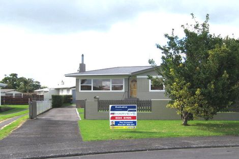 Photo of property in 28 Clinton Avenue, Te Atatu Peninsula, Auckland, 0610