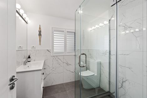 Photo of property in 96 Grovenor Drive, Orewa, 0931