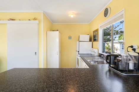 Photo of property in 50 Park Avenue, Waitarere Beach, Levin, 5510