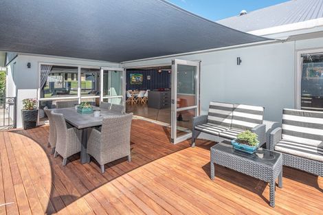Photo of property in 18 Golf Vue Place, Castlecliff, Whanganui, 4501