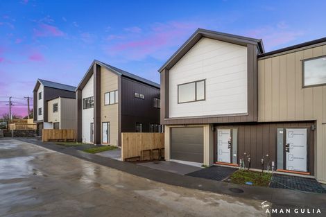 Photo of property in 26-28 Pomaria Road, Henderson, Auckland, 0610