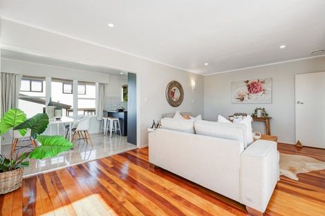 Photo of property in 3 Gladys Avenue, Glenfield, Auckland, 0629