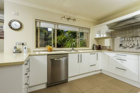 Photo of property in 58 English Oak Drive, Schnapper Rock, Auckland, 0632