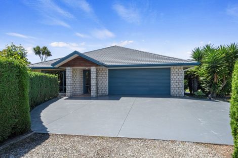 Photo of property in 51 Pohutukawa Drive, Levin, 5571