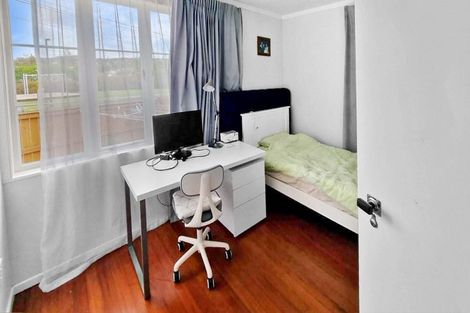Photo of property in 2/11 Fruitvale Road, New Lynn, Auckland, 0600