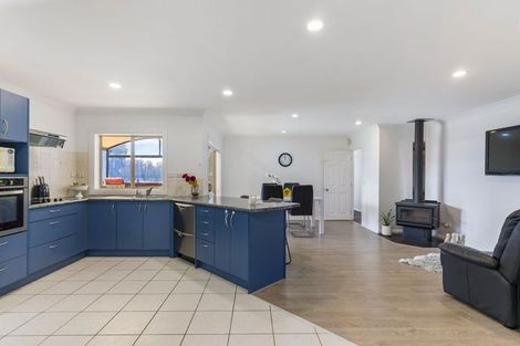Photo of property in 12 Beverage Place, Rosehill, Papakura, 2113