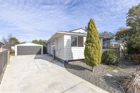 Photo of property in 16 Perrin Place, Kelvin Grove, Palmerston North, 4414
