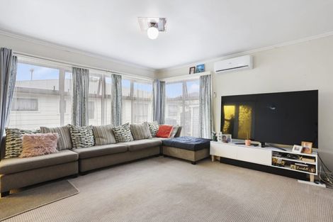 Photo of property in 31 Archibald Road, Kelston, Auckland, 0602