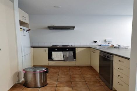 Photo of property in 3/30 John Jennings Drive, Oteha, Auckland, 0632