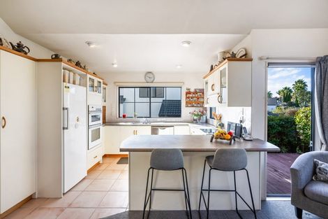 Photo of property in 12 Tyrico Close, Unsworth Heights, Auckland, 0632