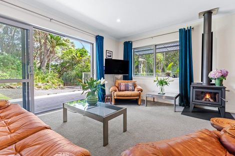 Photo of property in 296 Motutara Road, Muriwai, Waimauku, 0881