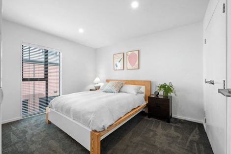 Photo of property in 15 Korama Lane, New Lynn, Auckland, 0600