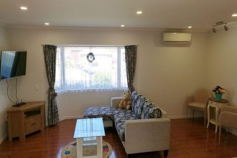 Photo of property in 2/12 Merriefield Avenue, Forrest Hill, Auckland, 0620