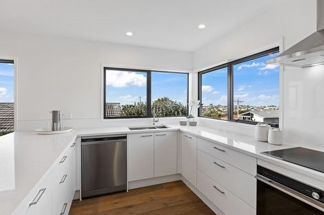 Photo of property in 39 Stanmore Bay Road, Stanmore Bay, Whangaparaoa, 0932