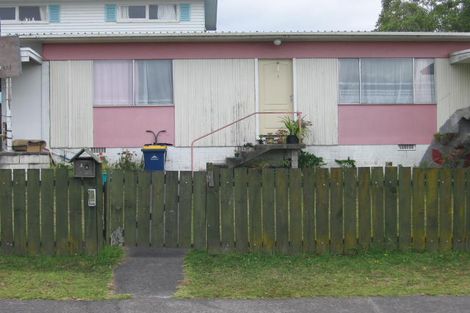 Photo of property in 2/1 Lingfield Street, Glenfield, Auckland, 0629