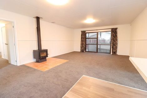 Photo of property in 16 Coromandel Court, Roslyn, Palmerston North, 4414