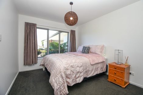 Photo of property in 2 The Glade, Carterton, 5713