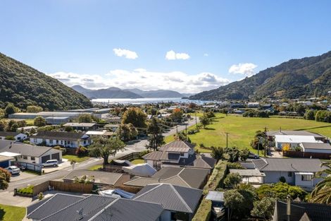Photo of property in 5 Whitby Close, Waikawa, Picton, 7220