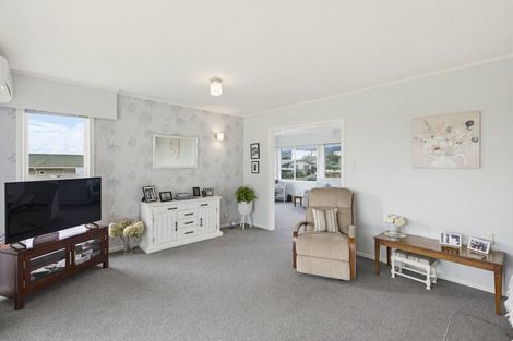 Photo of property in 24 Featherston Street, Levin, 5510