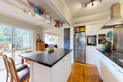 Photo of property in 103 Houghton Bay Road, Houghton Bay, Wellington, 6023