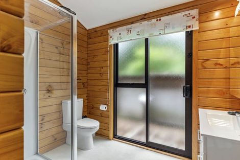 Photo of property in 233 Golf Road, Titirangi, Auckland, 0604