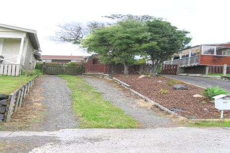 Photo of property in 27 Clayburn Road, Glen Eden, Auckland, 0602