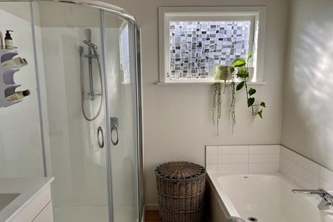 Photo of property in 2 Lindale Grove, Waikanae Beach, Waikanae, 5036