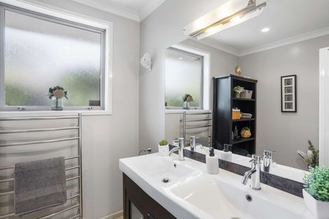 Photo of property in 8 Glen Place, Parklands, Christchurch, 8083