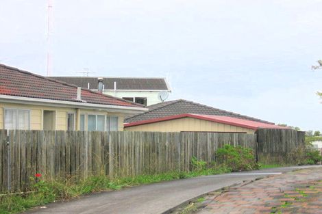 Photo of property in 14 Doone Place, Massey, Auckland, 0614