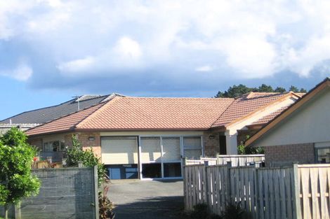 Photo of property in 42 Hillwell Drive, Henderson, Auckland, 0612