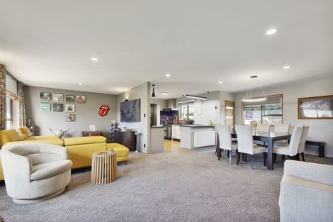 Photo of property in 1 Wakelin Place, Redwood, Christchurch, 8051
