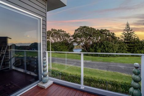 Photo of property in 22 Halse Place, Opunake, 4616