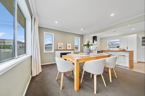 Photo of property in 13e York Crescent, Westown, New Plymouth, 4310