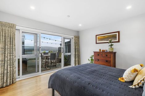 Photo of property in 92 Kahu Road, Paremata, Porirua, 5024