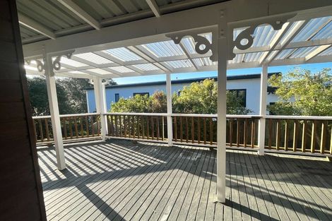 Photo of property in 28 Pohutukawa Avenue, Red Beach, 0932