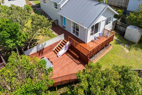Photo of property in 8 Fitzpatrick Street, Newlands, Wellington, 6037