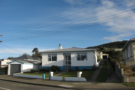 Photo of property in 128 Marine Parade, Bluff, 9814
