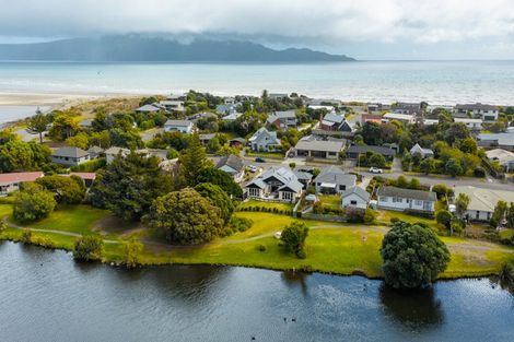 Photo of property in 196 Tutere Street, Waikanae Beach, Waikanae, 5036