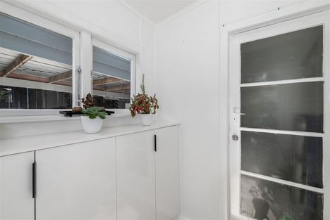 Photo of property in 176 Henderson Valley Road, Henderson, Auckland, 0612