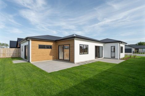 Photo of property in 8 Kakariki Crescent, Carterton, 5713