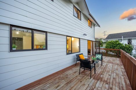 Photo of property in 2/70 Ayton Drive, Totara Vale, Auckland, 0629