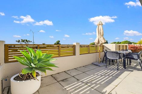 Photo of property in Beachpoint Apartments, 2/5 West End Road, Ohope, 3121