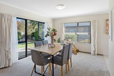 Photo of property in 98 Guildford Drive, Paraparaumu Beach, Paraparaumu, 5032